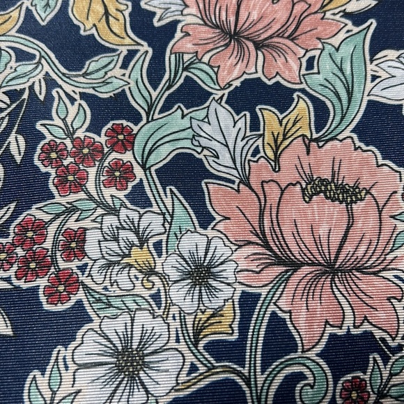 Primrose Hill London Floral Weekender Makeup Bag - Picture 4 of 9